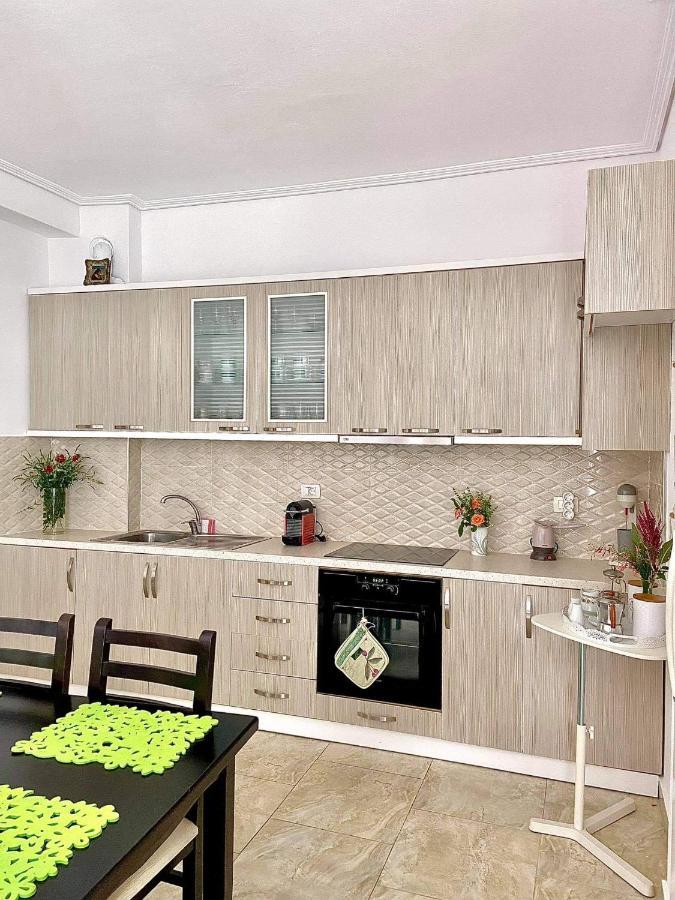 Iraa's Apartment Sarandë Buitenkant foto